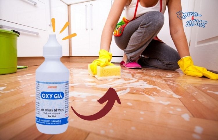 Lau các vết ố trên sàn nhà bằng oxy già