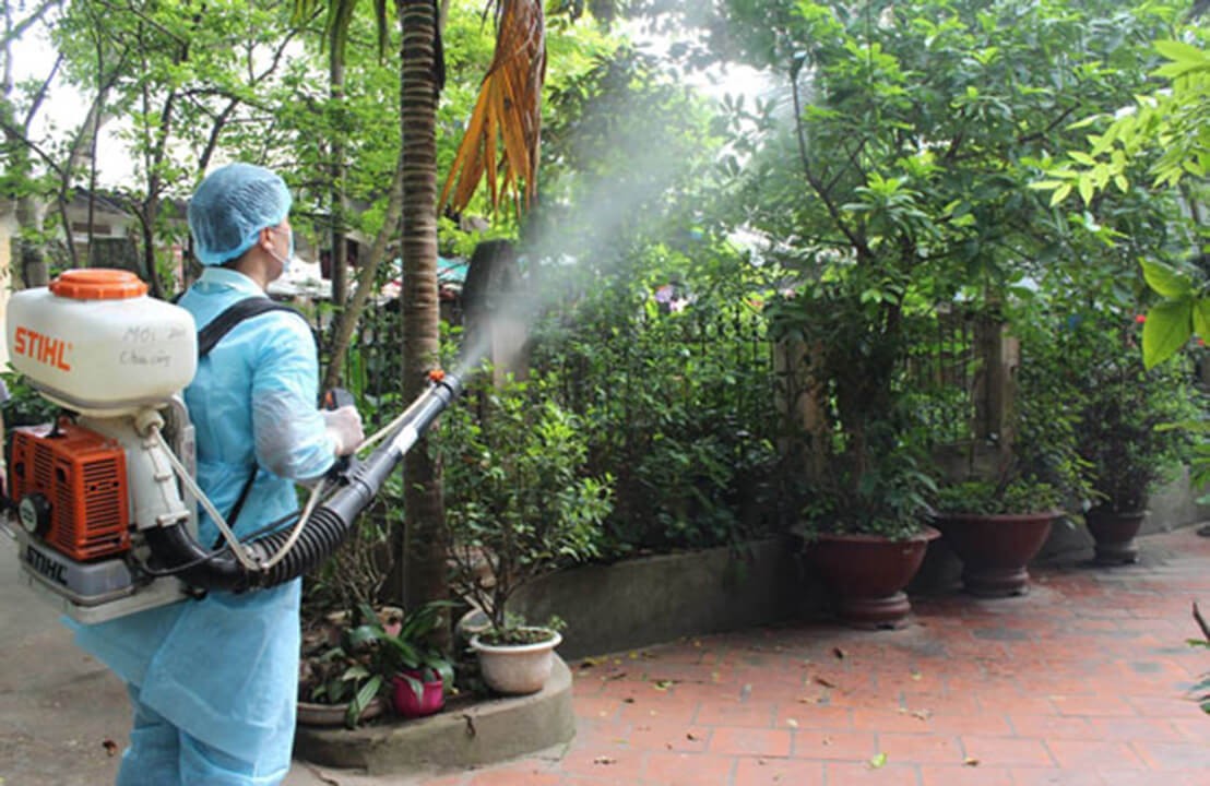Đuổi và diệt muỗi vằn bằng thuốc xịt muỗi