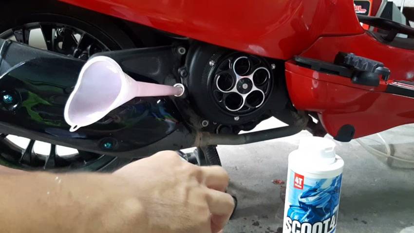 Góc giới thiệu: Hiểu rõ hơn về nhớt xe Vespa Primavera