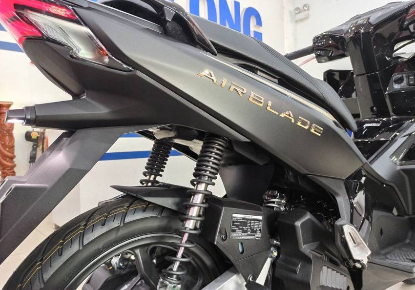 Thay nhớt xe máy air blade