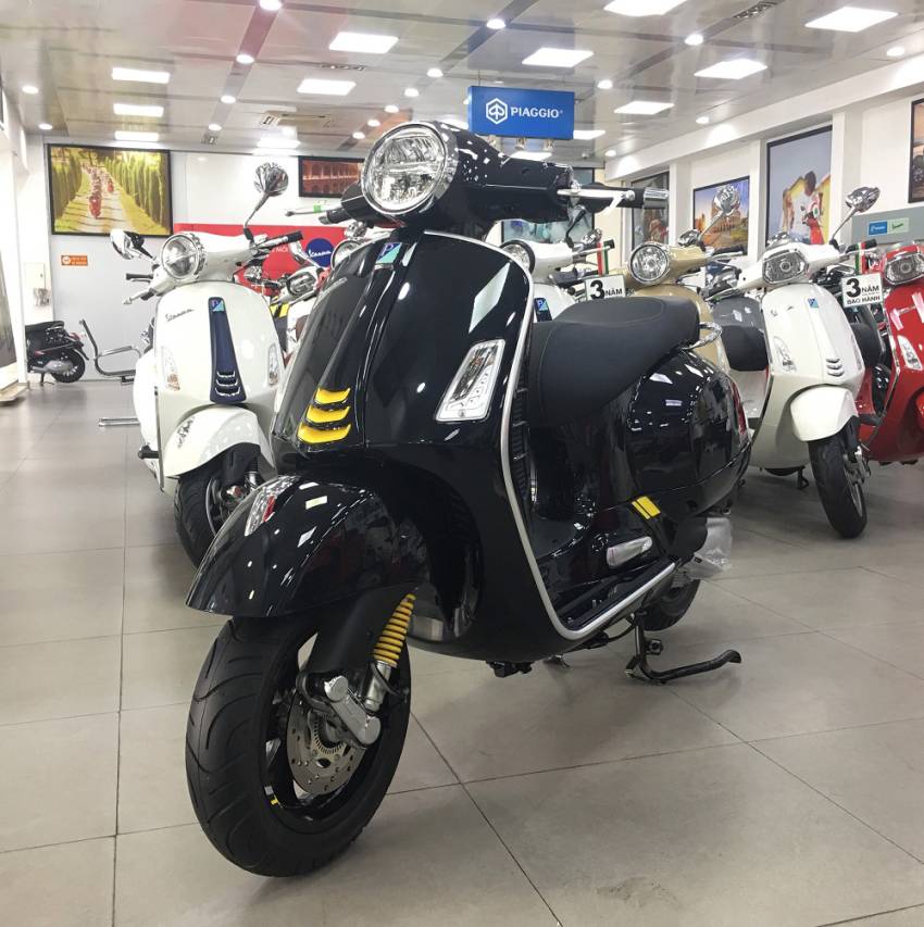 Vespa đen bóng: Sự sang trọng và phong cách độc đáo