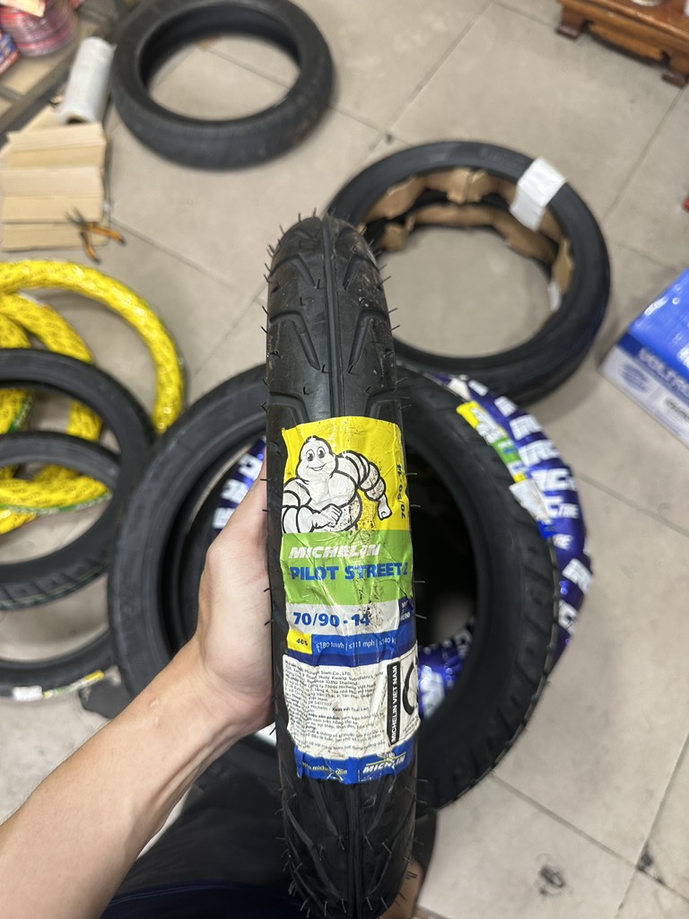 Vỏ xe số/ côn tay Michelin Pilot Street 2 70/90 -17