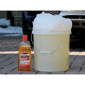 Nước rửa xe ô tô đậm đặc Sonax Gloss Shampoo 1L hiệu ứng cánh sen