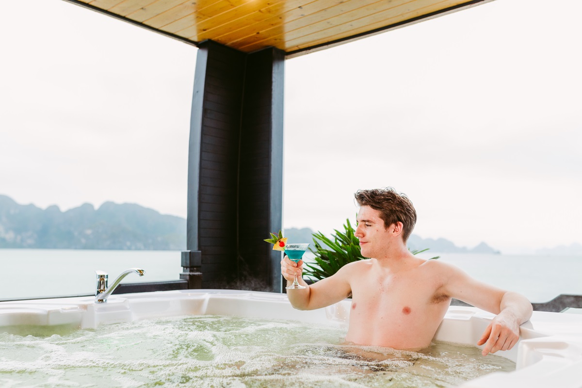 KHUNG GIỜ VÀNG - MIỄN PHÍ TẬN HƯỞNG BỂ SỤC JACUZZI