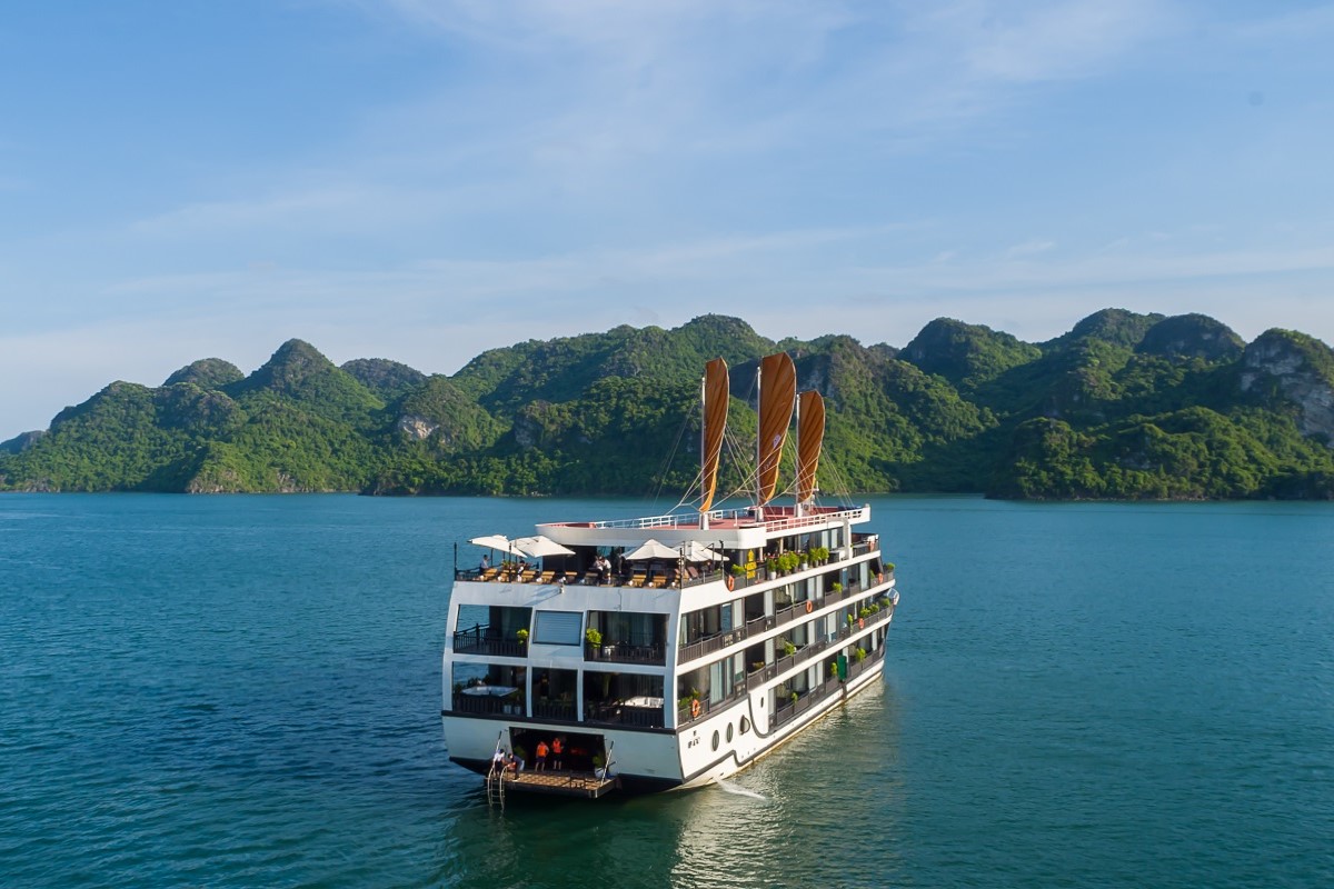 LA REGINA GRAND - DƯ ÂM CỔ KÍNH NÉT ĐÔNG DƯƠNG