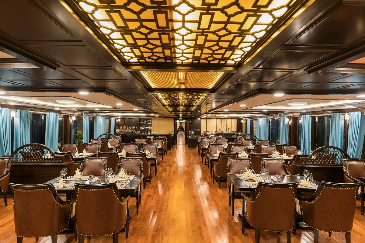 Luxuskreuzfahrt Vietnam: La Regina Legend – Die 5-Sterne-Königin der Lan Ha Bucht 20 la corona restaurant