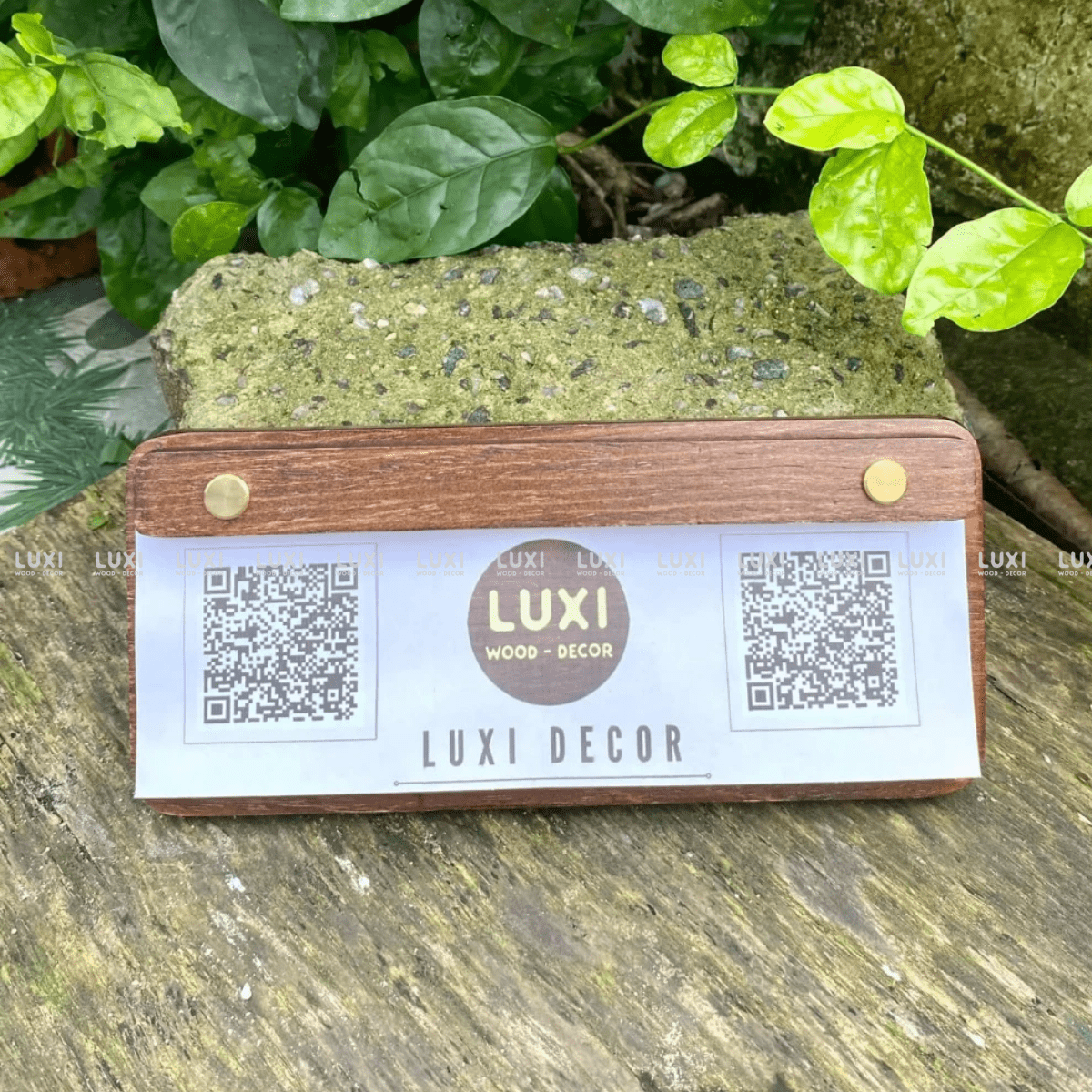 THẺ GỖ KẸP THÔNG TIN MẪU MỚI NHẤT 2025 - LUXI DECOR
