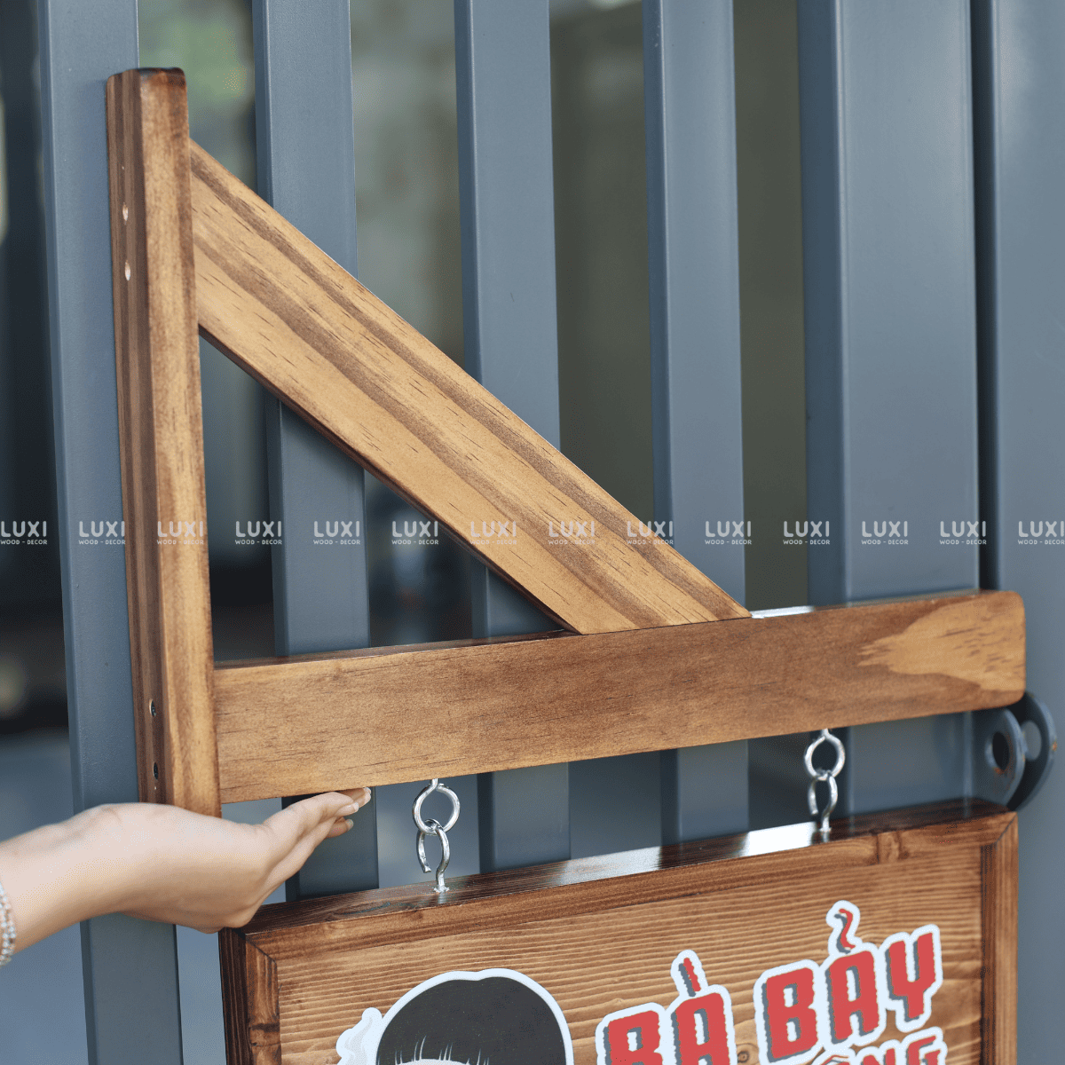 COMBO 4 BẢNG HIỆU KÈM GIÁ ĐỠ - LUXI DECOR