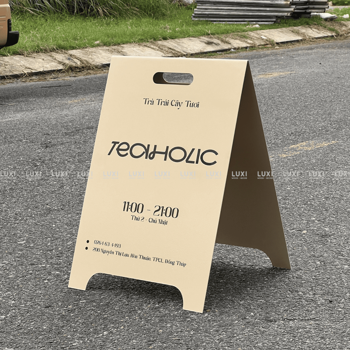 STANDEE SẮT CHỮ A CÓ TAY CẦM - DECOR NHÀ HÀNG, QUÁN CÀ PHÊ - LUXI DECOR
