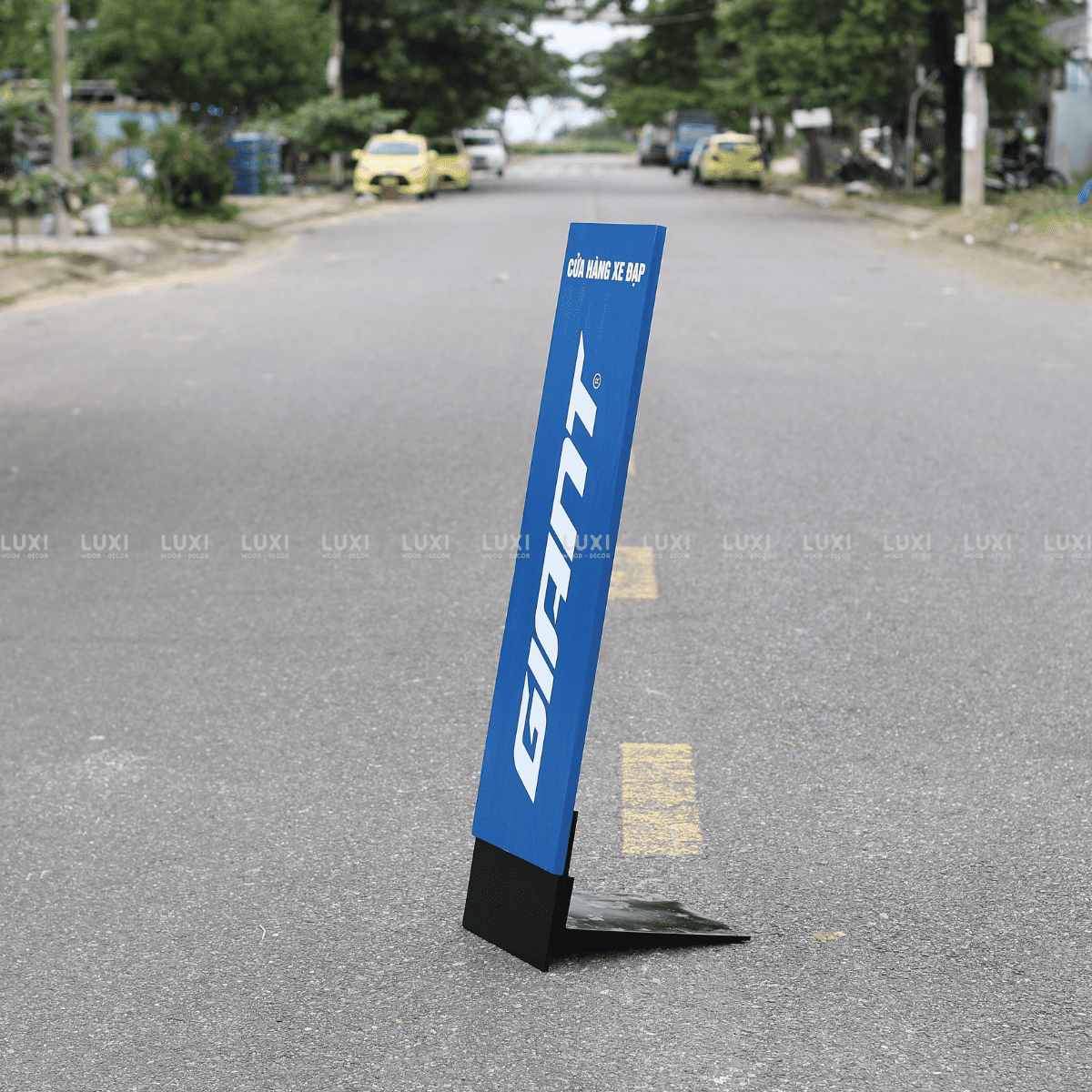 STANDEE SẮT CẮM ĐỰNG ĐẾ IN 1 MẶT -  DECOR NHÀ HÀNG, QUÁN CÀ PHÊ - LUXI DECOR