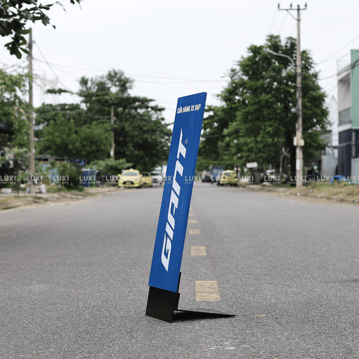 STANDEE SẮT CẮM ĐỰNG ĐẾ IN 1 MẶT -  DECOR NHÀ HÀNG, QUÁN CÀ PHÊ - LUXI DECOR