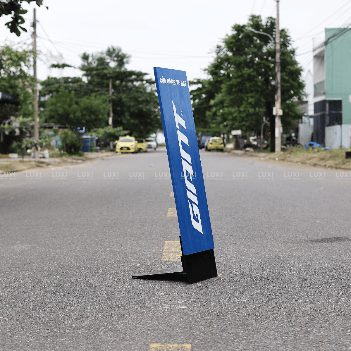 STANDEE SẮT CẮM ĐỰNG ĐẾ IN 1 MẶT -  DECOR NHÀ HÀNG, QUÁN CÀ PHÊ - LUXI DECOR