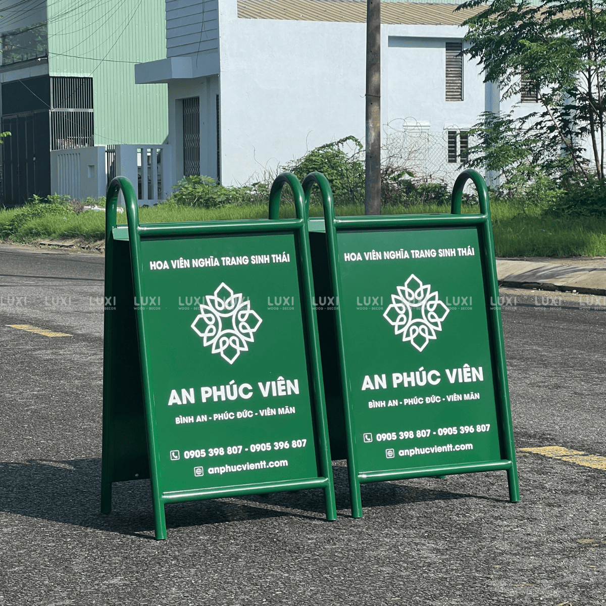 STANDEE SẮT IN MỘT  MẶT (KT: 82X45CM) - LUXI DECOR