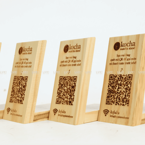 Thẻ Số Bàn Gỗ Thông Chữ L Để Bàn In UV Logo Cho Quán Cafe Nhà Hàng