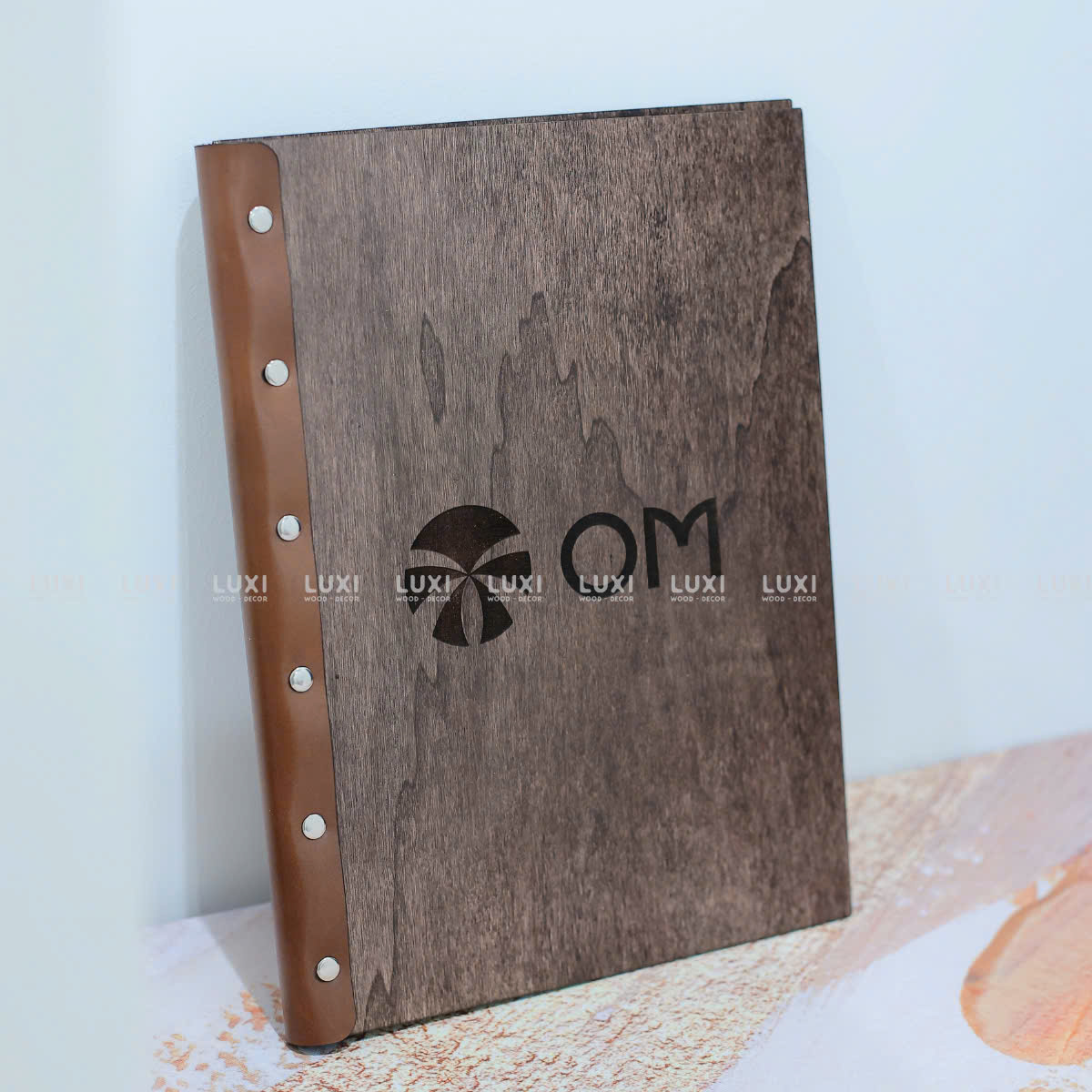 Menu Gỗ Vít Đồng Kết Hợp Da Bò - Luxi Decor