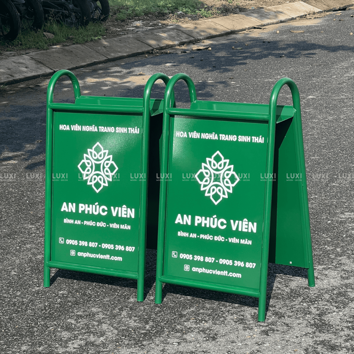 STANDEE SẮT IN MỘT  MẶT (KT: 82X45CM) - LUXI DECOR