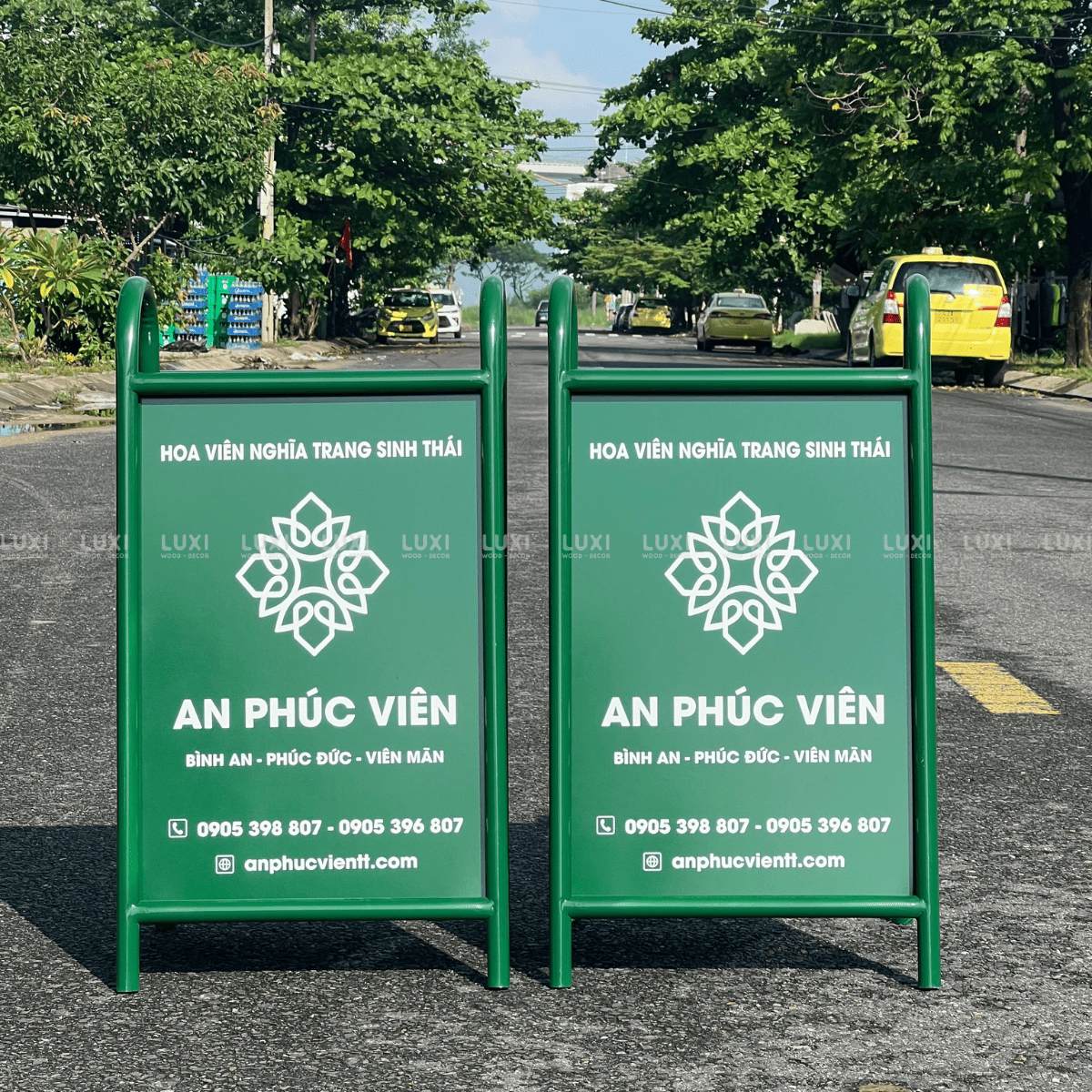 STANDEE SẮT IN MỘT  MẶT (KT: 82X45CM) - LUXI DECOR