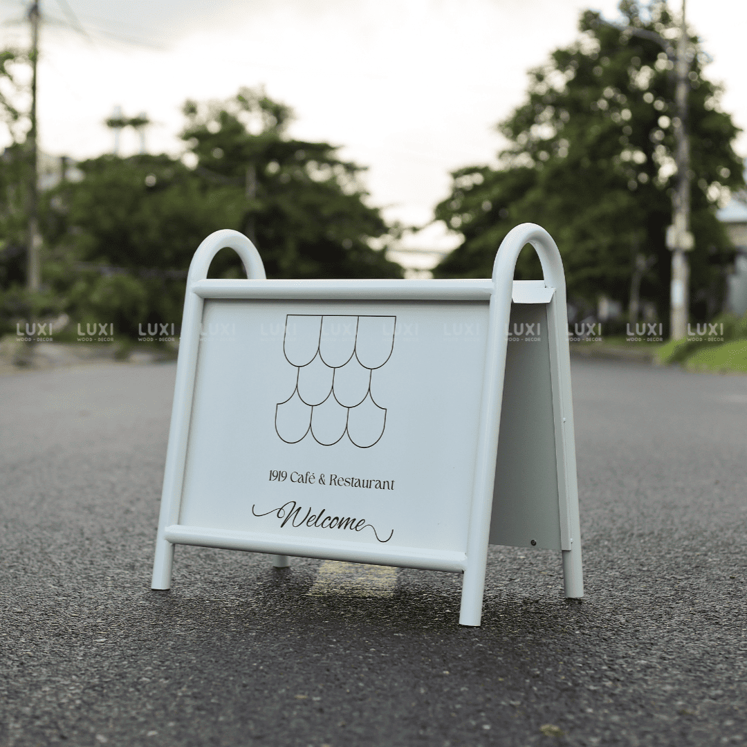 STANDEE SẮT (KT: 65.4X63.4 CM) - LUXI DECOR