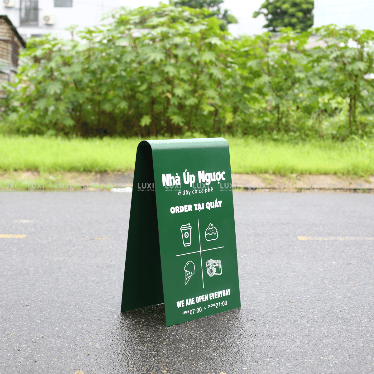 STANDEE SẮT CHỮ V NGƯỢC IN UV DECOR NHÀ HÀNG, QUÁN CÀ PHÊ - LUXI DECOR