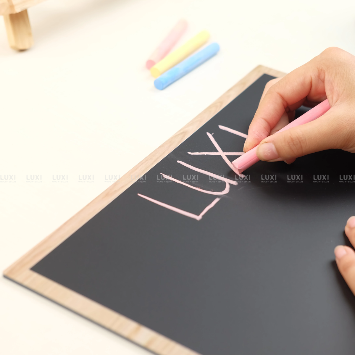 BẢNG ĐEN VIẾT PHẤN 1 MẶT MICA  A4 CAO CẤP - LUXI DECOR