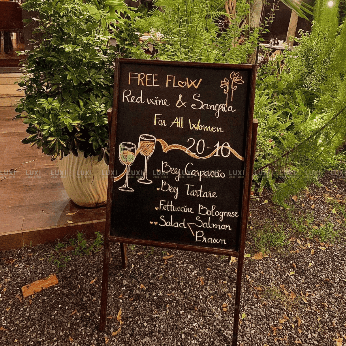 BẢNG MENU 2 MÀU VIẾT PHẤN 1 MẶT 4 CHÂN  (TẶNG KÈM PHẦN + XỐP LAU) - LUXI DECOR