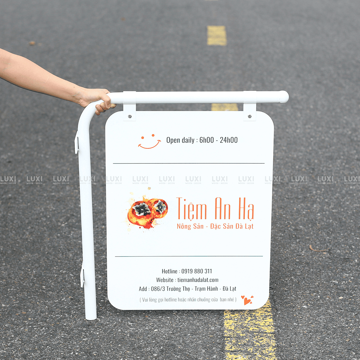 BẢNG HIỆU SẮT TREO - LUXI DECOR.