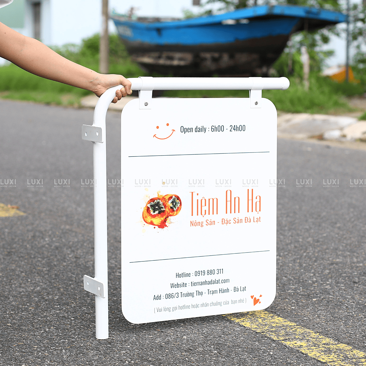 BẢNG HIỆU SẮT TREO - LUXI DECOR.