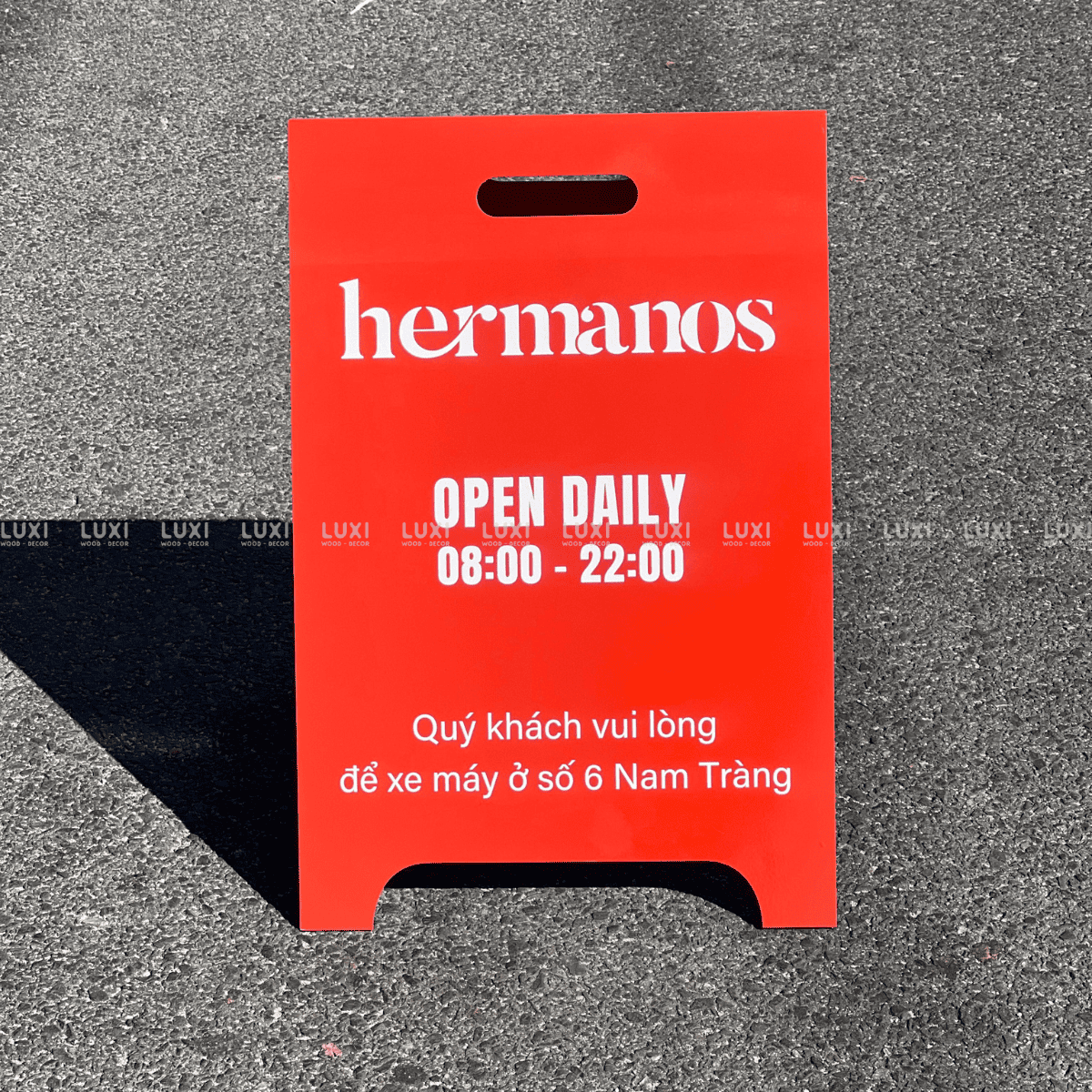 STANDEE SẮT CHỮ A CÓ TAY CẦM - DECOR NHÀ HÀNG, QUÁN CÀ PHÊ - LUXI DECOR