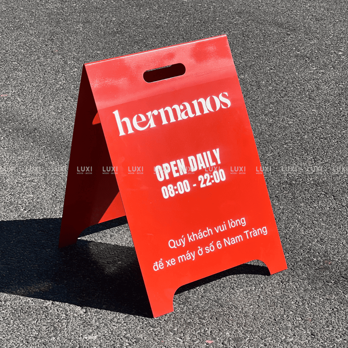 STANDEE SẮT CHỮ A CÓ TAY CẦM - DECOR NHÀ HÀNG, QUÁN CÀ PHÊ - LUXI DECOR