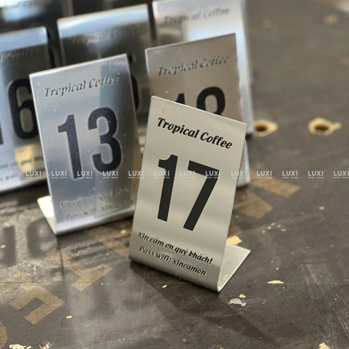 Thẻ Số Bàn Inox Chữ L In hoặc laser Logo nội dung nổi bật Theo Yêu Cầu