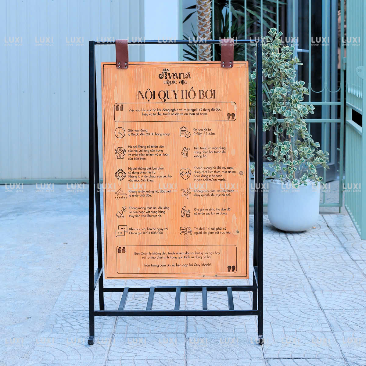 Standee Khung Sắt Bảng Gỗ Thông - Bảng Nội Quy Hồ Bơi