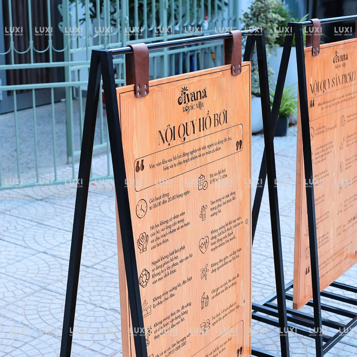 Standee Khung Sắt Bảng Gỗ Thông - Bảng Nội Quy Hồ Bơi