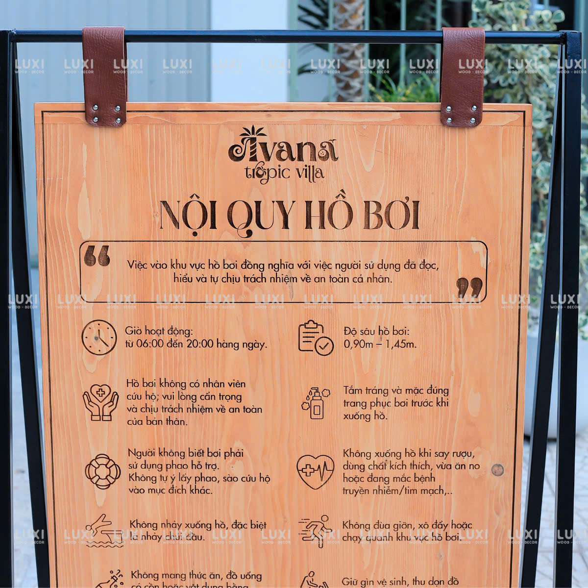 Standee Khung Sắt Bảng Gỗ Thông - Bảng Nội Quy Hồ Bơi