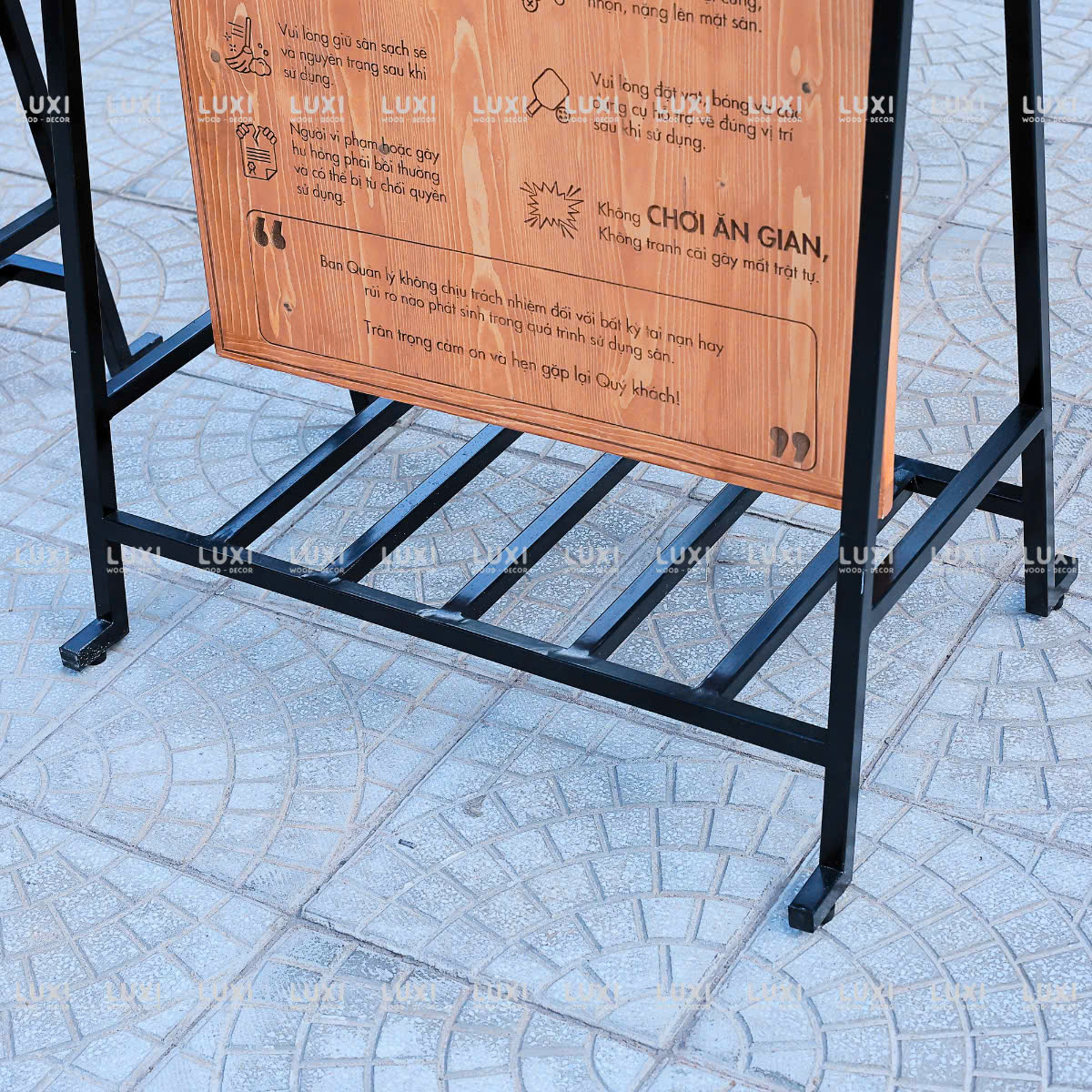 Standee Khung Sắt Bảng Gỗ Thông - Bảng Nội Quy Hồ Bơi