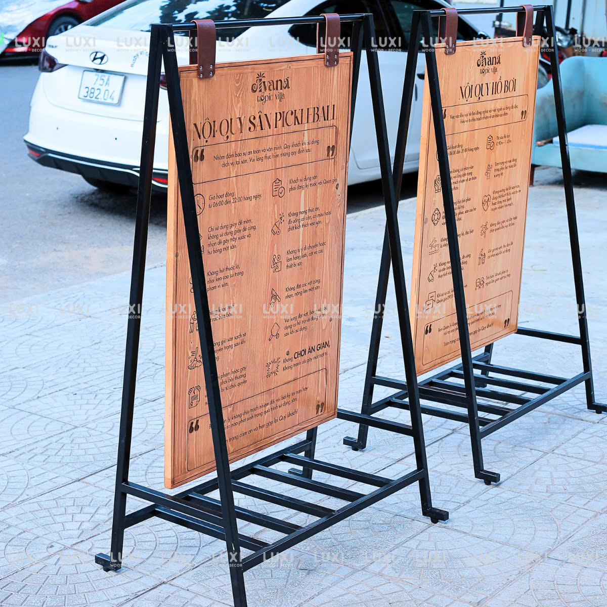Standee Khung Sắt Bảng Gỗ Thông - Bảng Nội Quy Hồ Bơi