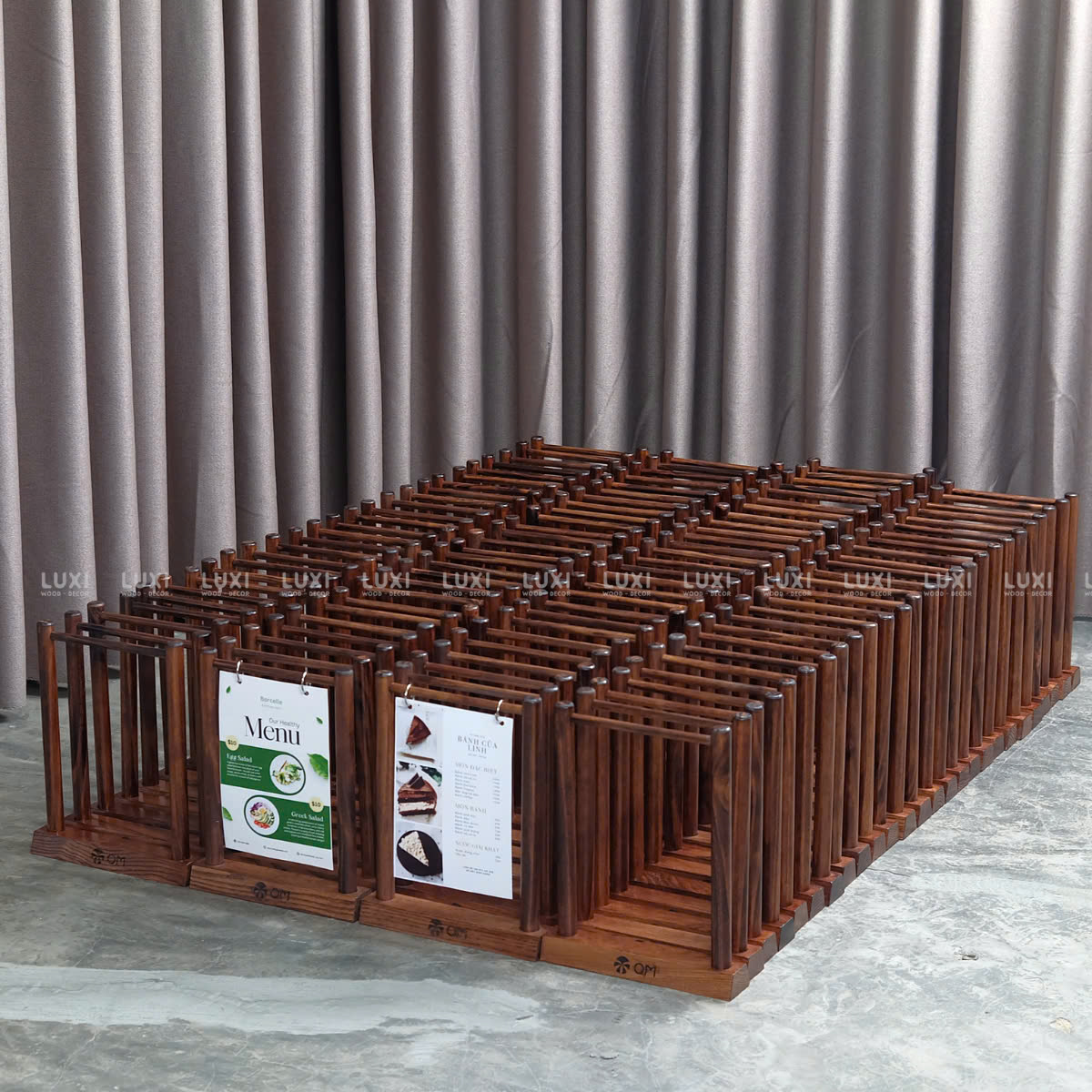 GIÁ TREO MENU BỎ VỪA GIẤY A5 - KHẮC LOGO -  LUXI DECOR