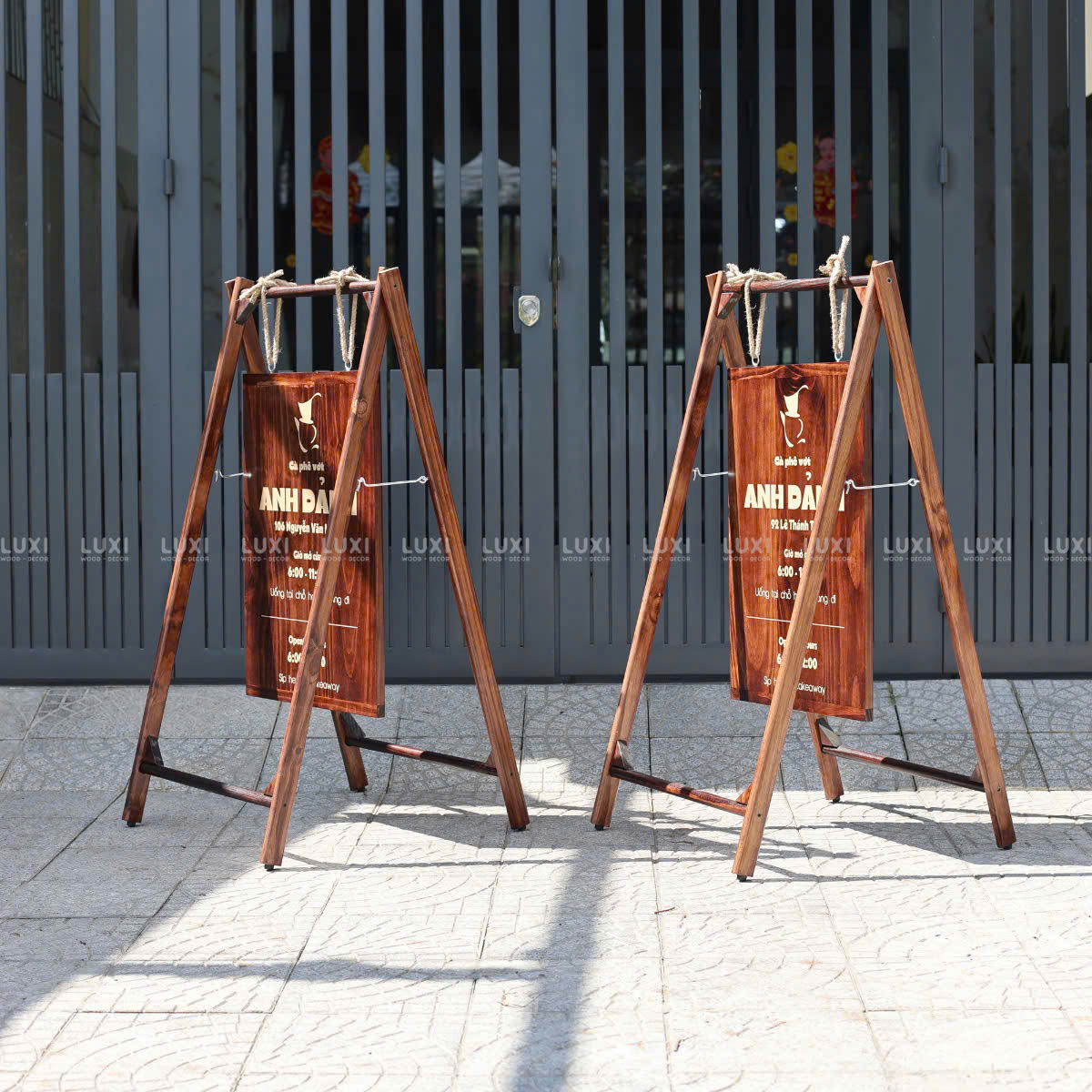 STANDEE QUAI DA IN THEO YÊU CẦU - LUXI DECOR