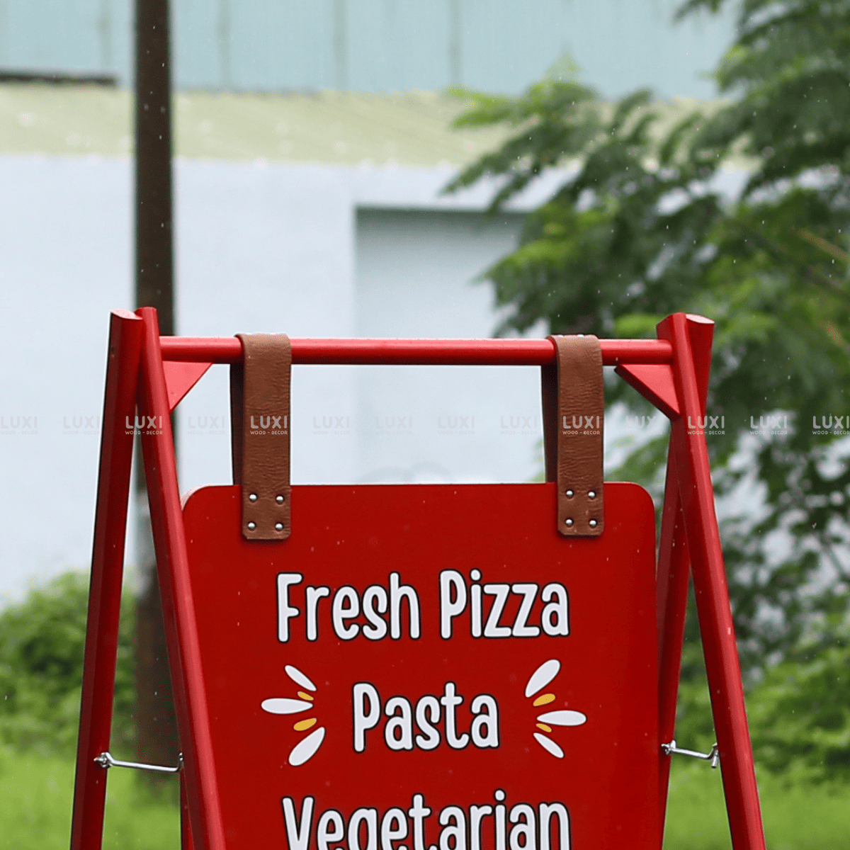 STANDEE QUAI DA IN THEO YÊU CẦU - LUXI DECOR