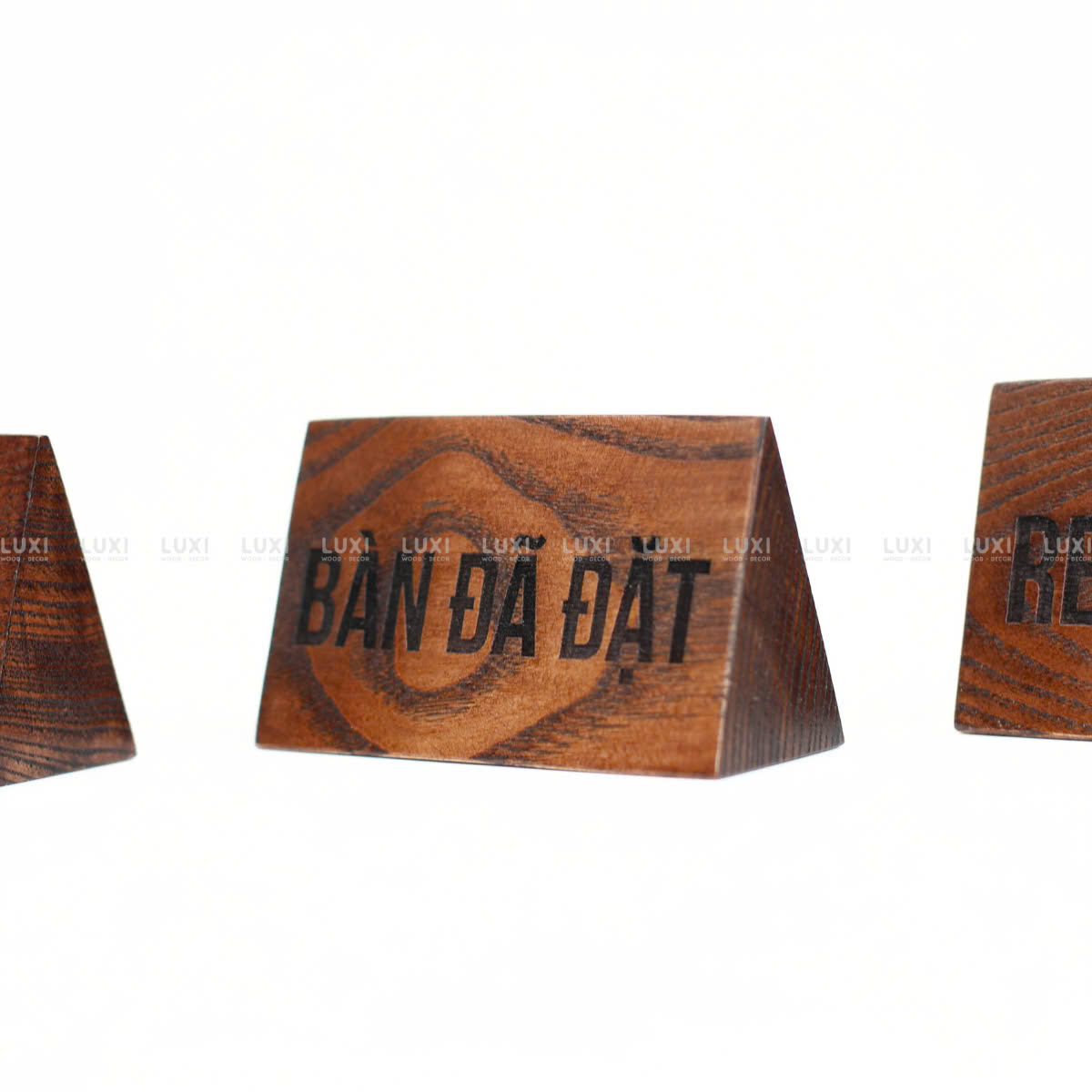 Bảng Gỗ Sồi Tam Giác Để Bàn Khắc Hoặc In UV 2 Mặt Reserved - Bàn Đã Đặt
