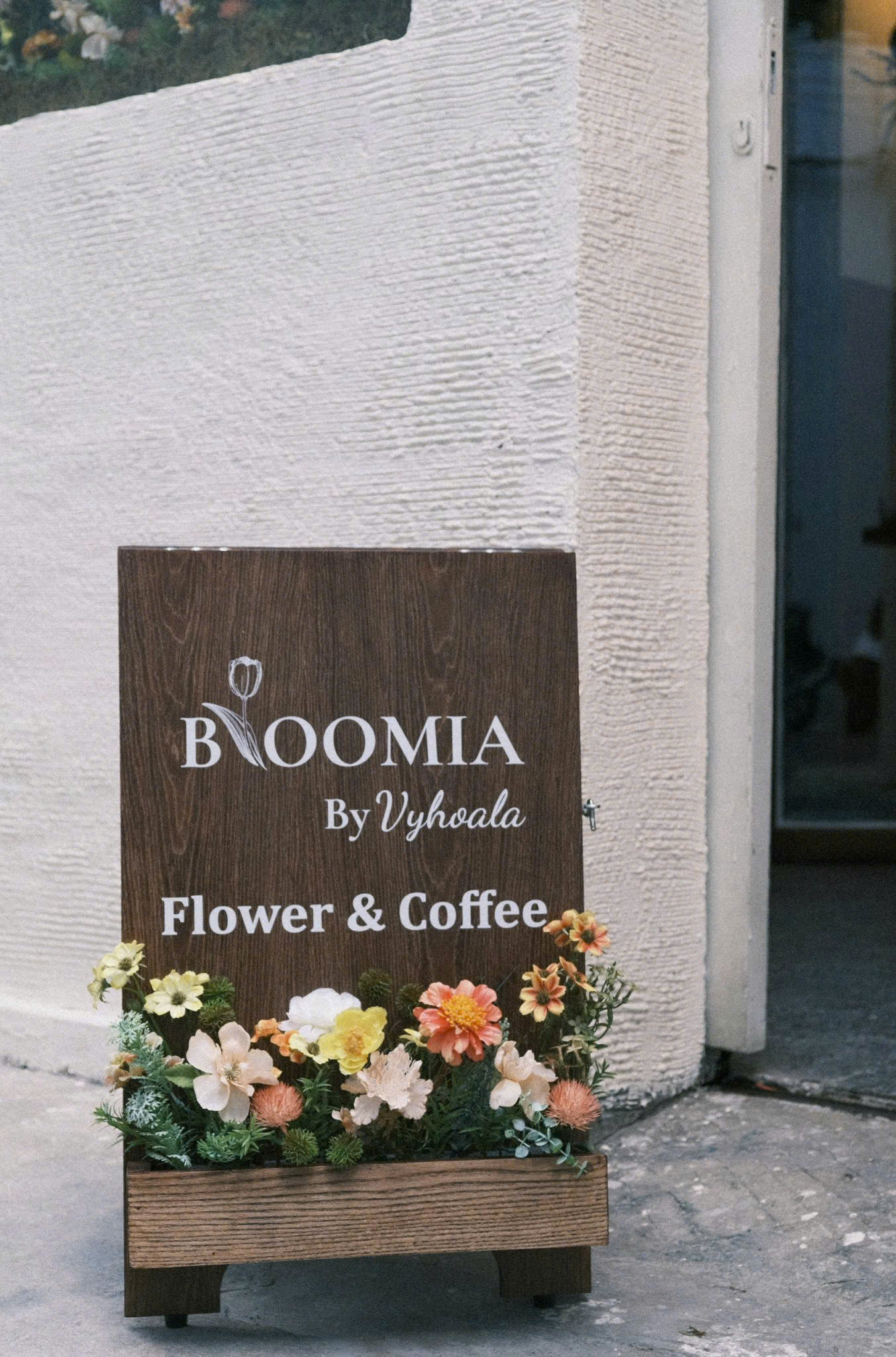 STANDEE IN MỘT MẶT CÓ KỆ TRỒNG HOA THÍCH HỢP MỌI KHÔNG GIAN - LUXI DECOR