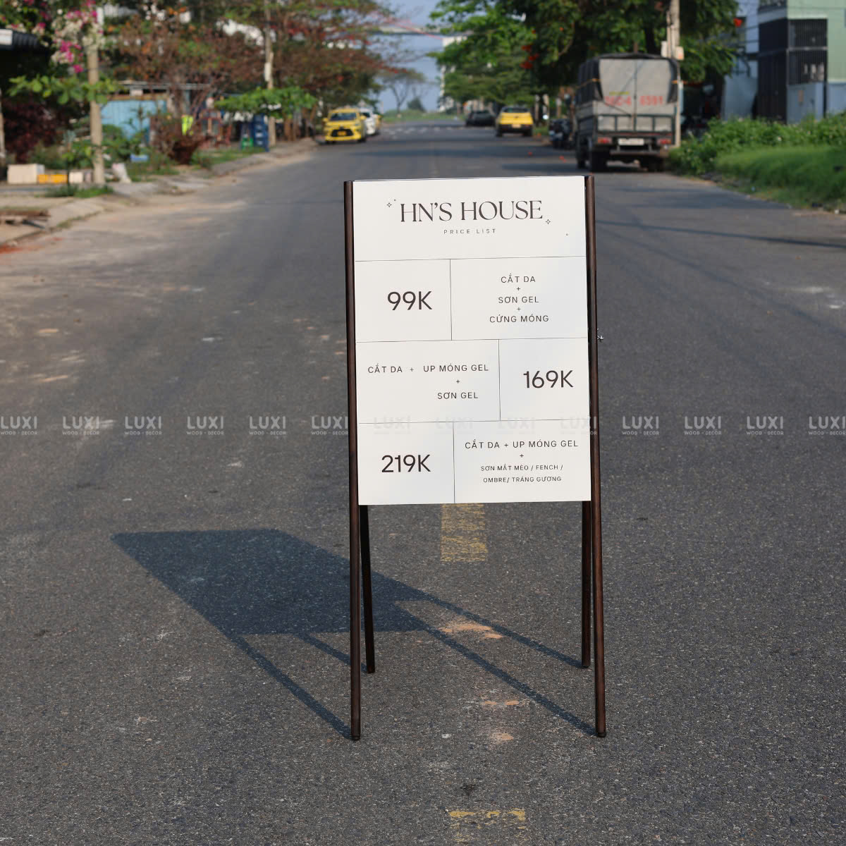 STANDEE CHỮ NỔI VIỀN GỖ MÀU SẮC NỔI BẬT, SANG TRỌNG - LUXI DECOR