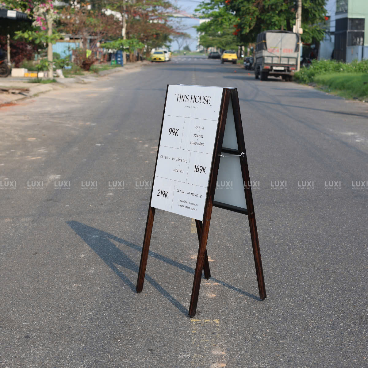 STANDEE CHỮ NỔI VIỀN GỖ MÀU SẮC NỔI BẬT, SANG TRỌNG - LUXI DECOR