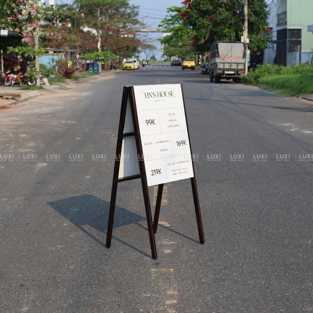 STANDEE CHỮ NỔI VIỀN GỖ MÀU SẮC NỔI BẬT, SANG TRỌNG - LUXI DECOR