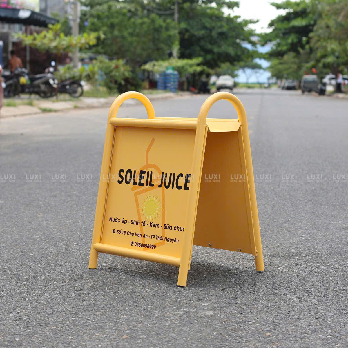 STANDEE SẮT (KT: 65.4X63.4 CM) - LUXI DECOR