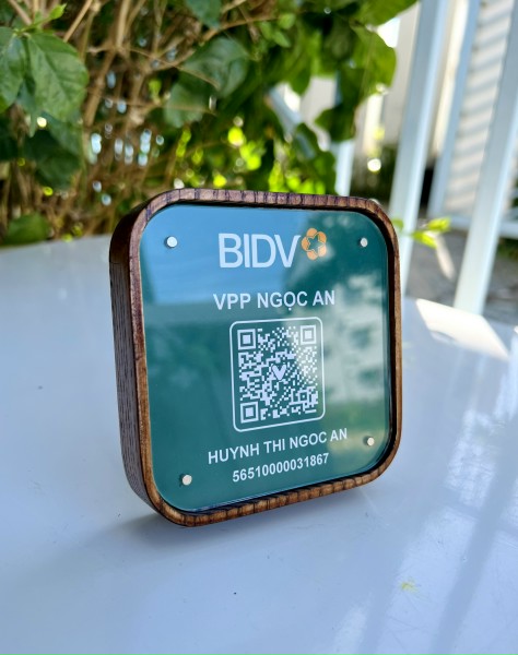 BẢNG QUÉT MÃ QR CODE KHUNG GỖ NAM CHÂM