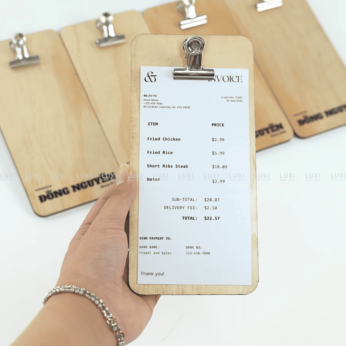 KẸP BILL TÍNH TIỀN KHẮC TÊN THƯƠNG HIỆU - LUXI DECOR