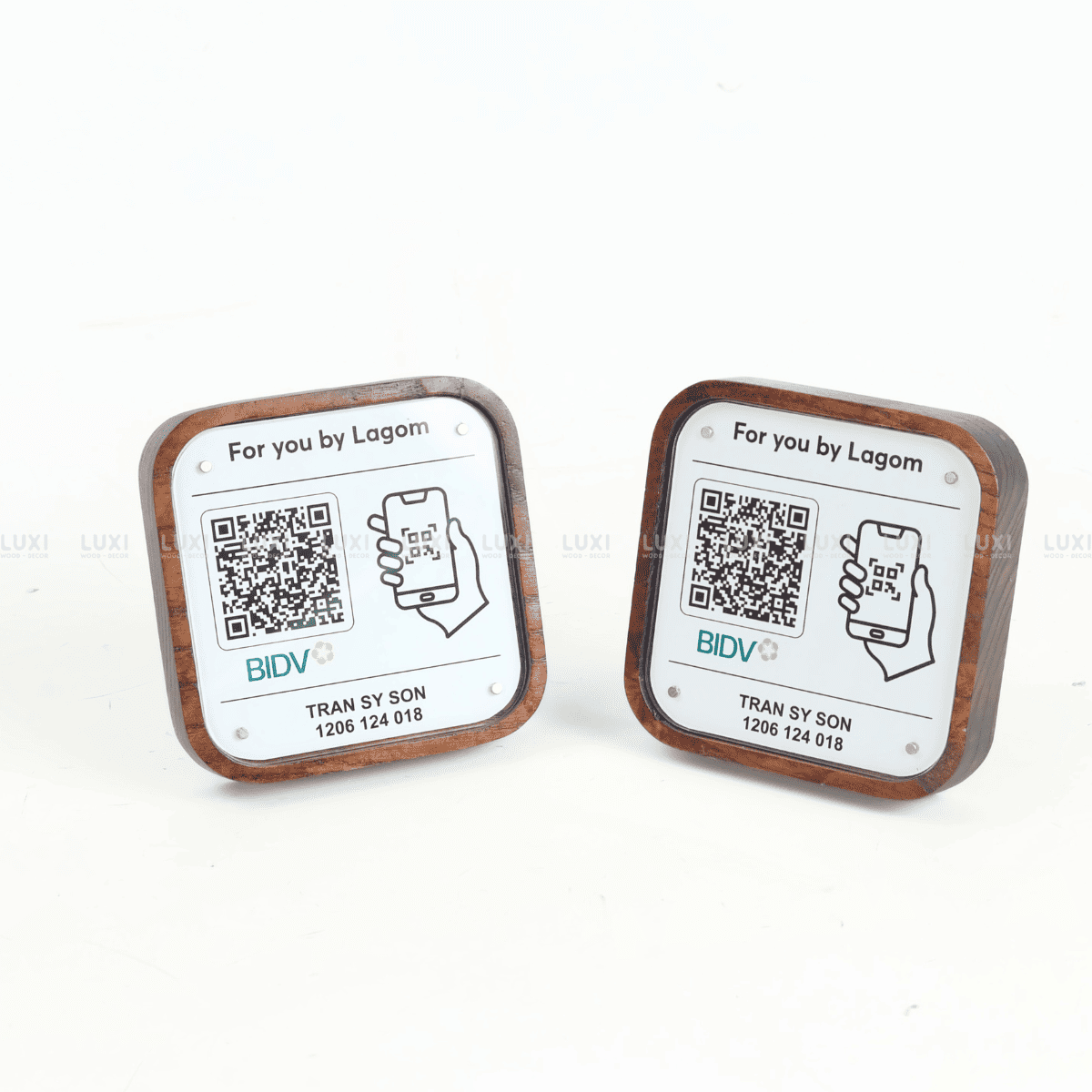 BẢNG QUÉT MÃ QR CODE KHUNG GỖ NAM CHÂM