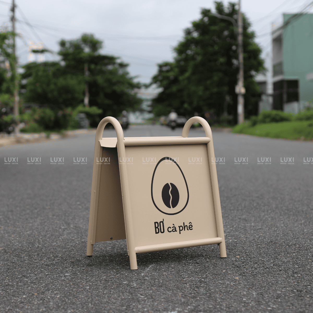 STANDEE SẮT KỆ HOA (KT: 60x45cm) - LUXI DECOR