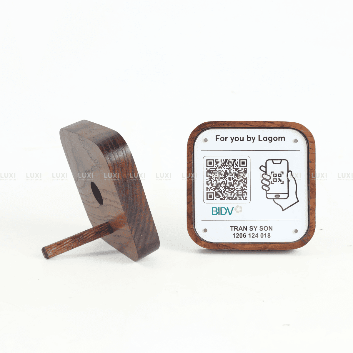 BẢNG QUÉT MÃ QR CODE KHUNG GỖ NAM CHÂM