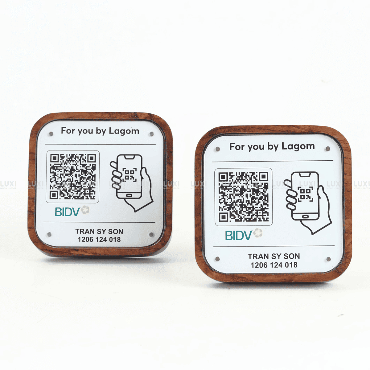 BẢNG QUÉT MÃ QR CODE KHUNG GỖ NAM CHÂM